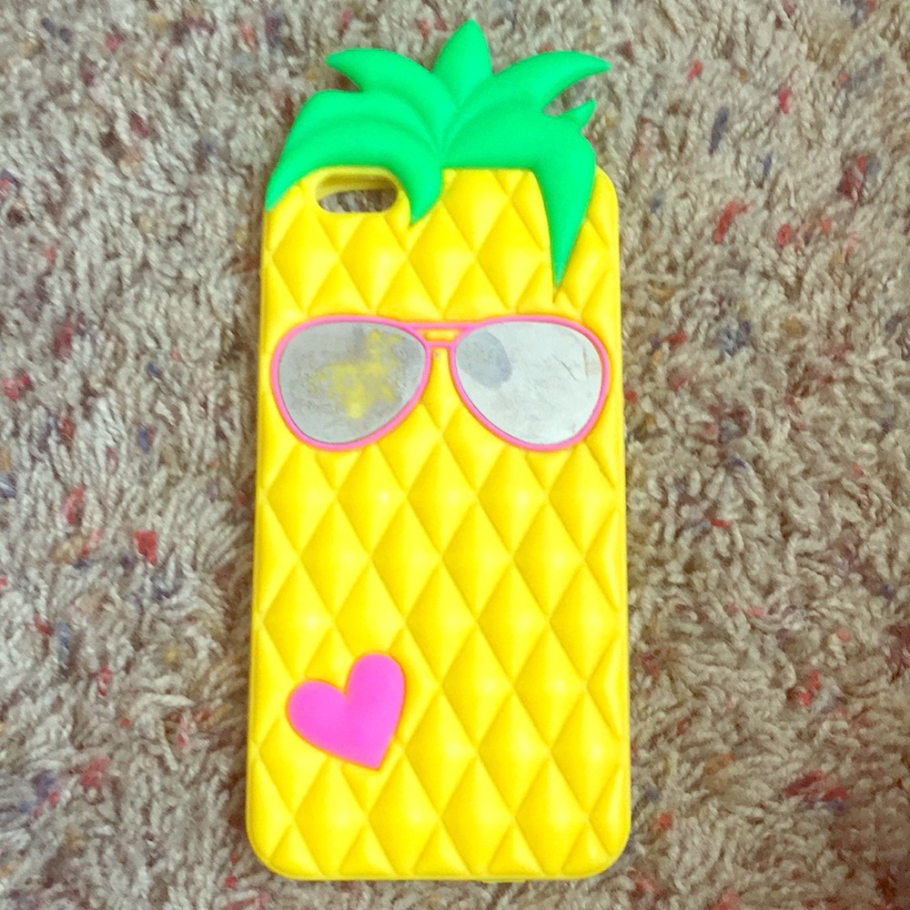 Pineapple case with glasses